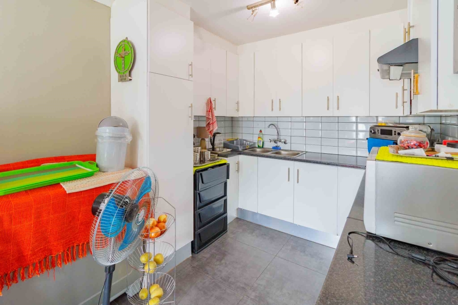 1 Bedroom Property for Sale in Table View Western Cape